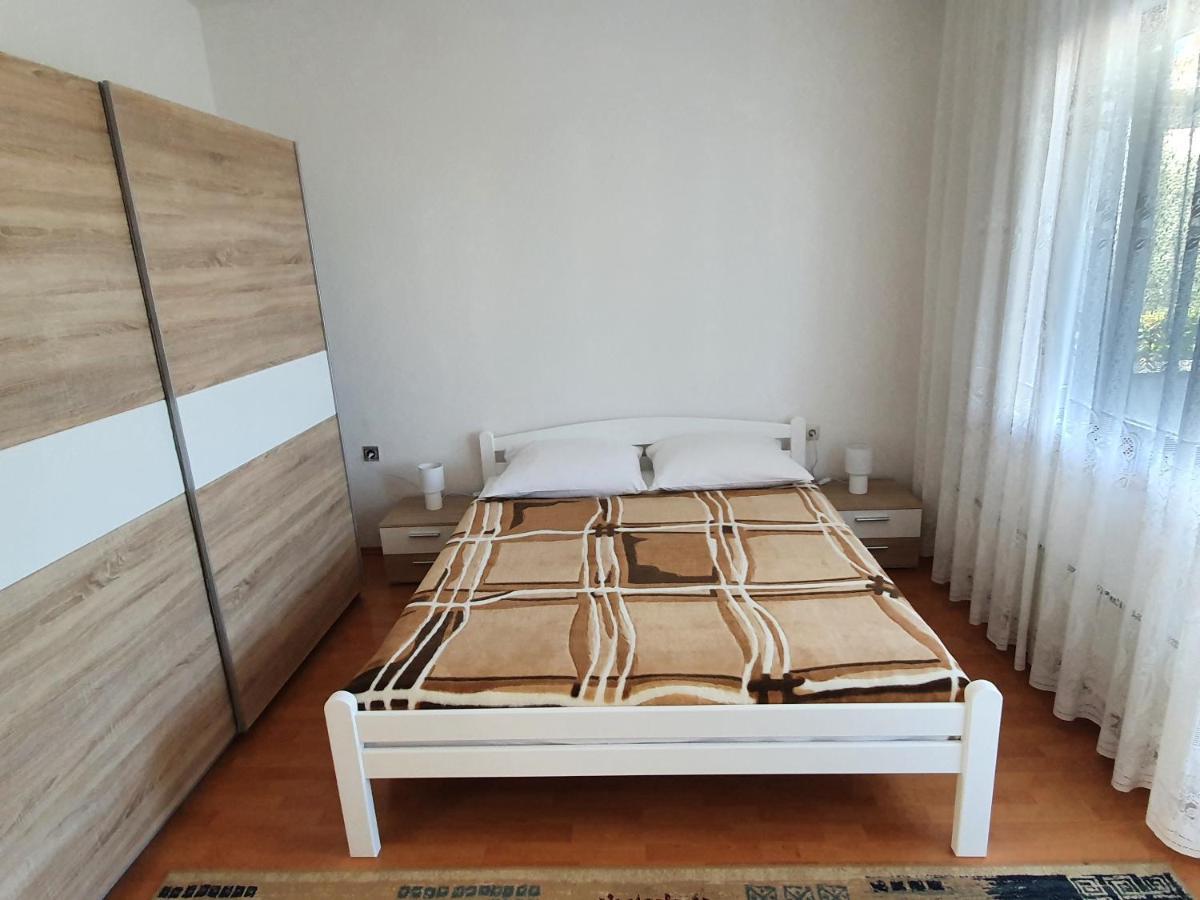 Apartmani Malinska Exteriör bild