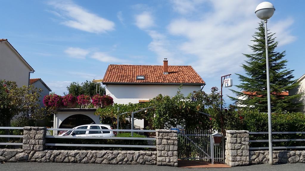 Apartmani Malinska Exteriör bild